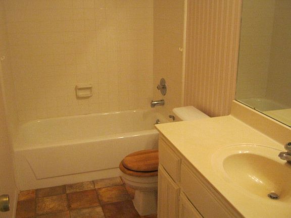 5th image of 203 Roanoke Dr