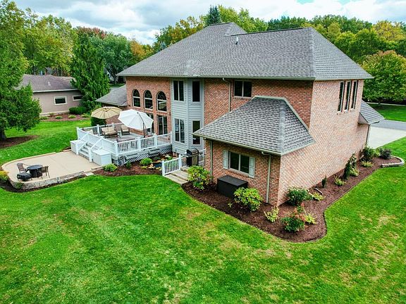 3rd image of 2807 Woodside Dr