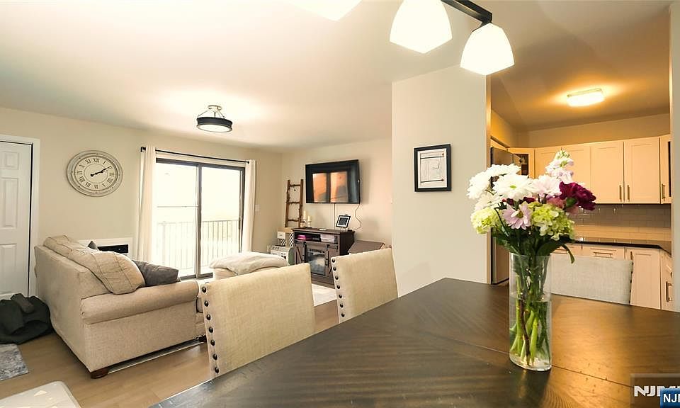 1st image of 651 Riverside Ave