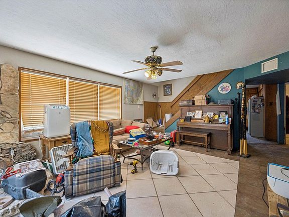 4th image of 180 Donna Dr