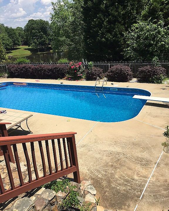 5 bedroom 2and a half bath 