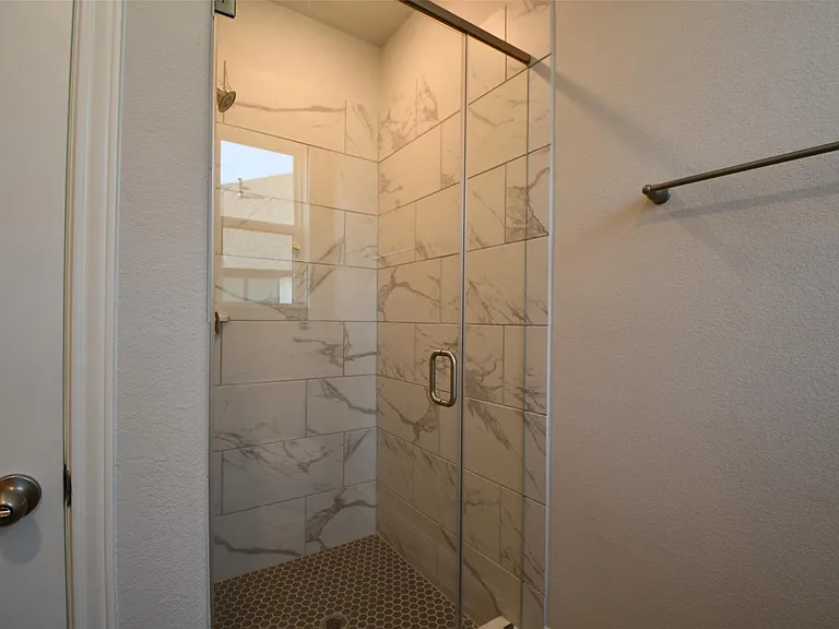 19718 Dwight Eisenhower Dr — Photo 14