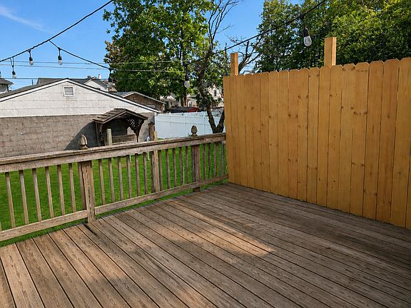 3rd image of 527 Franklin Ave