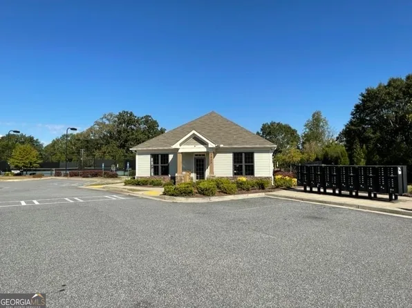 6445 Marsham Dr, College Park, GA 30349