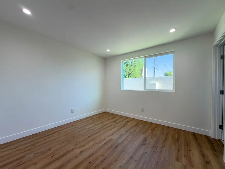 12406 Cantara St — Photo 10