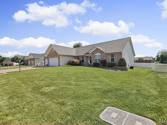 2nd image of 1805 Summerfield Ln