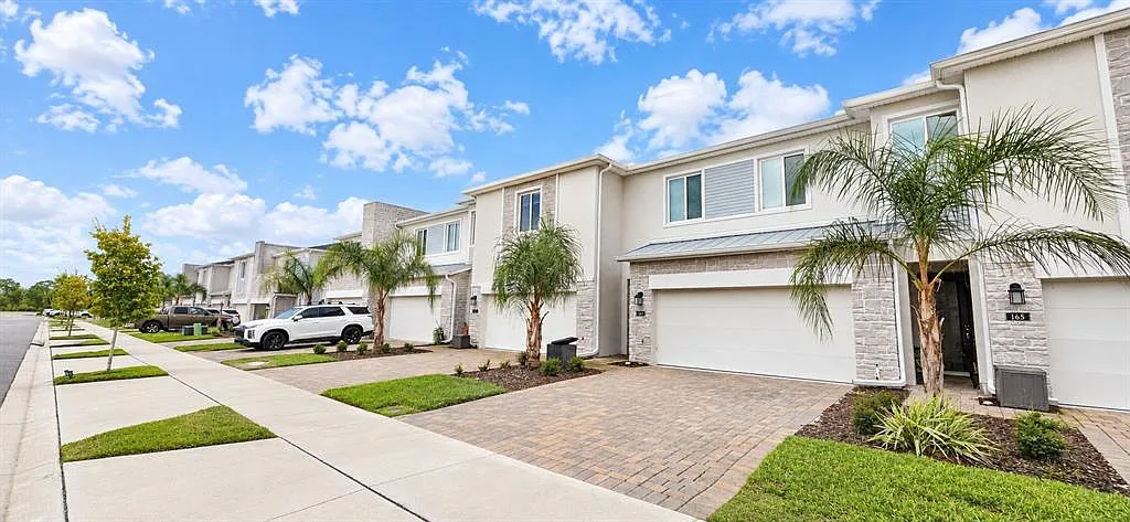 3 bed, 2.5 bath, 1864 sqft, $2,250 — Photo 1