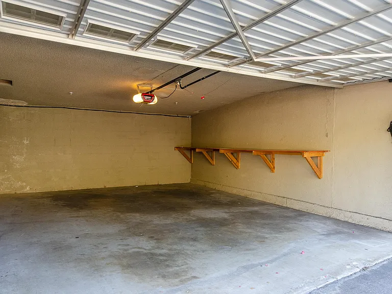 2737 Montrose Ave #105 — Photo 11
