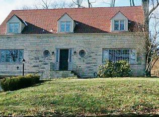 17 Woodland Dr, Pittsburgh, PA