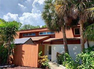 2056 Sunset Point Rd APT 26, Clearwater, FL 33765