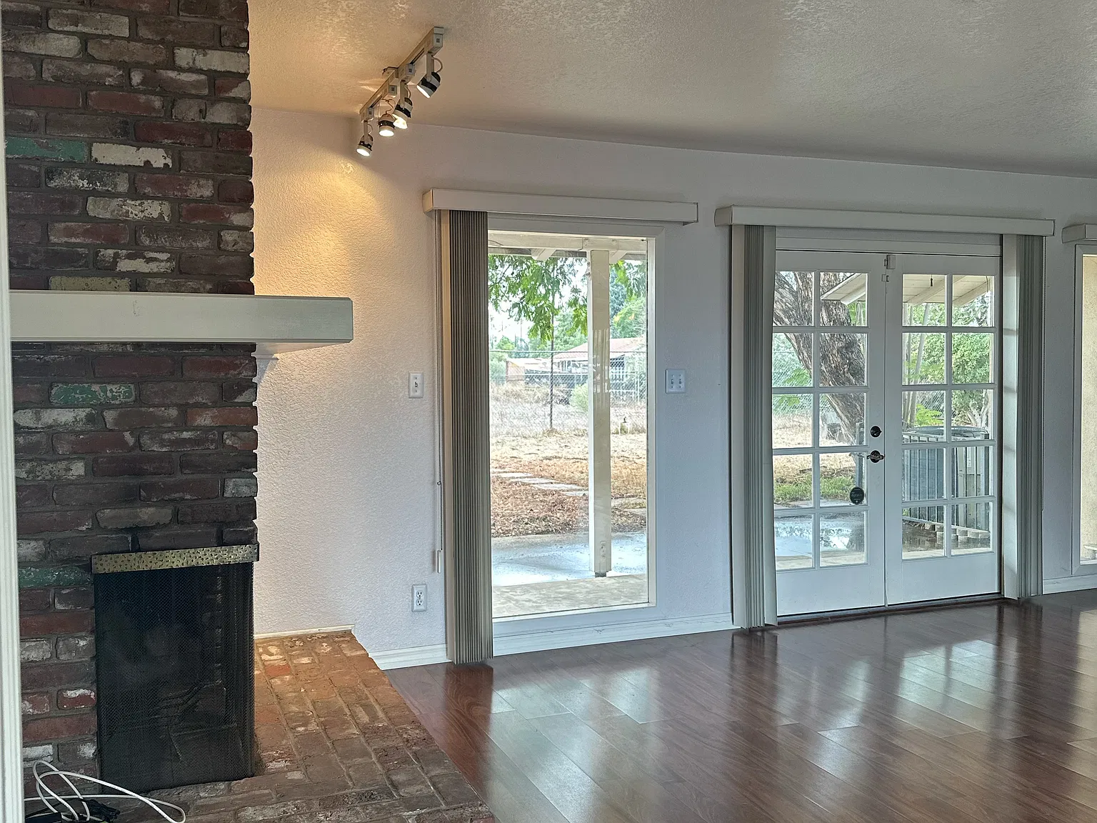 4 bed, 2.5 bath, 1760 sqft, $3,000 — Photo 4