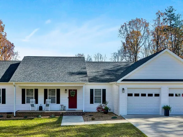 840 Jefferson Dock Rd, Penhook, VA 24137