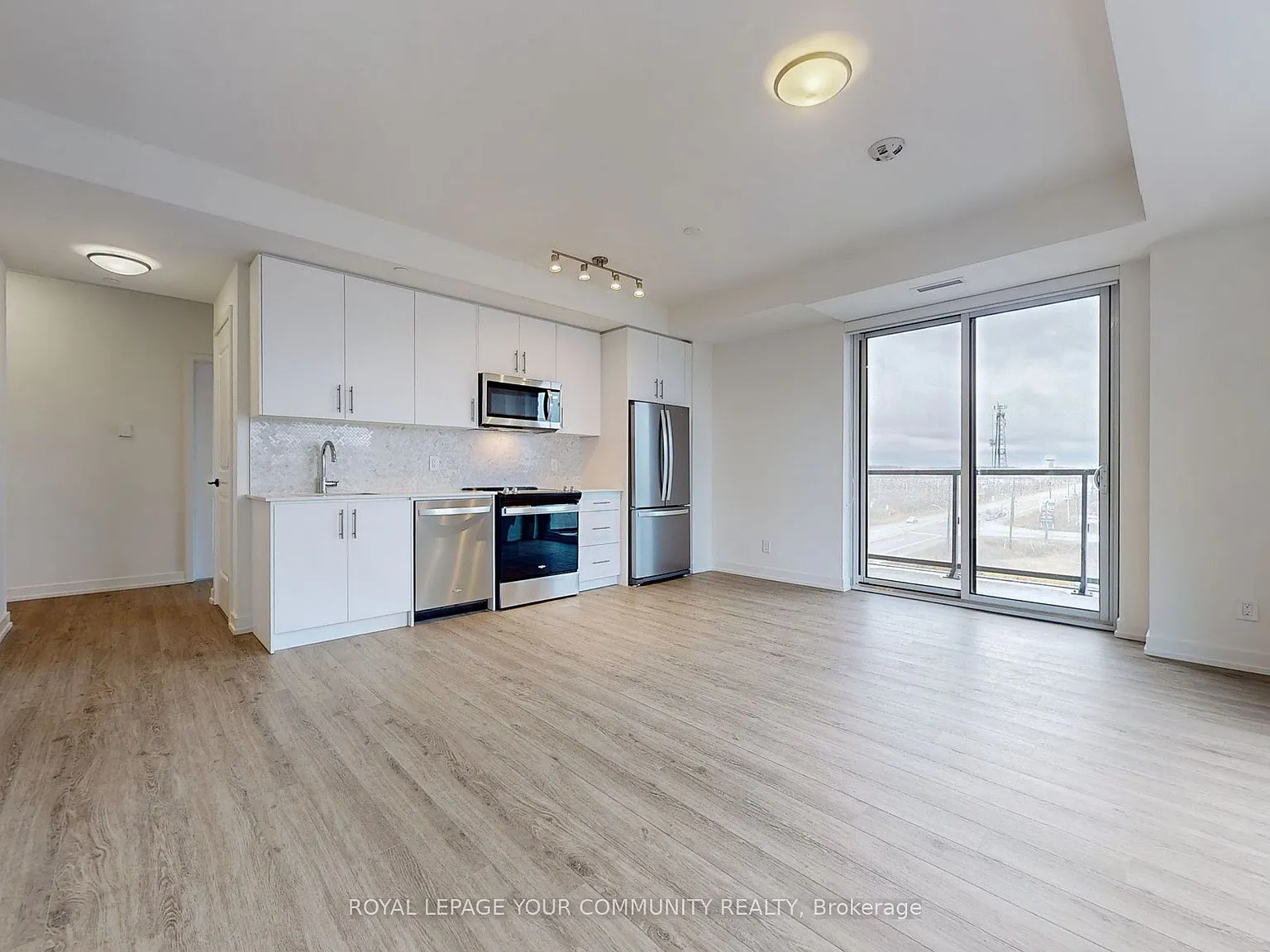 Oakvillage — Photo 1