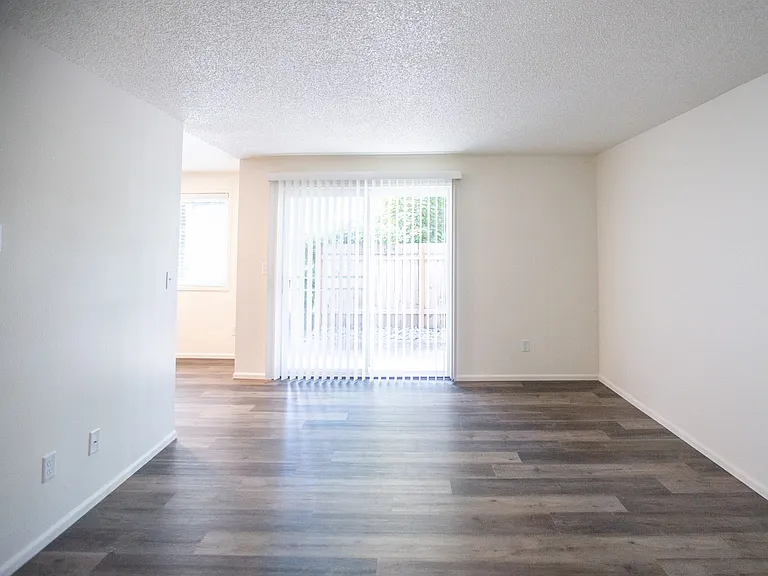 Barclay Square Where Convenience Meets Community Up to 1-Month Free! — Photo 10
