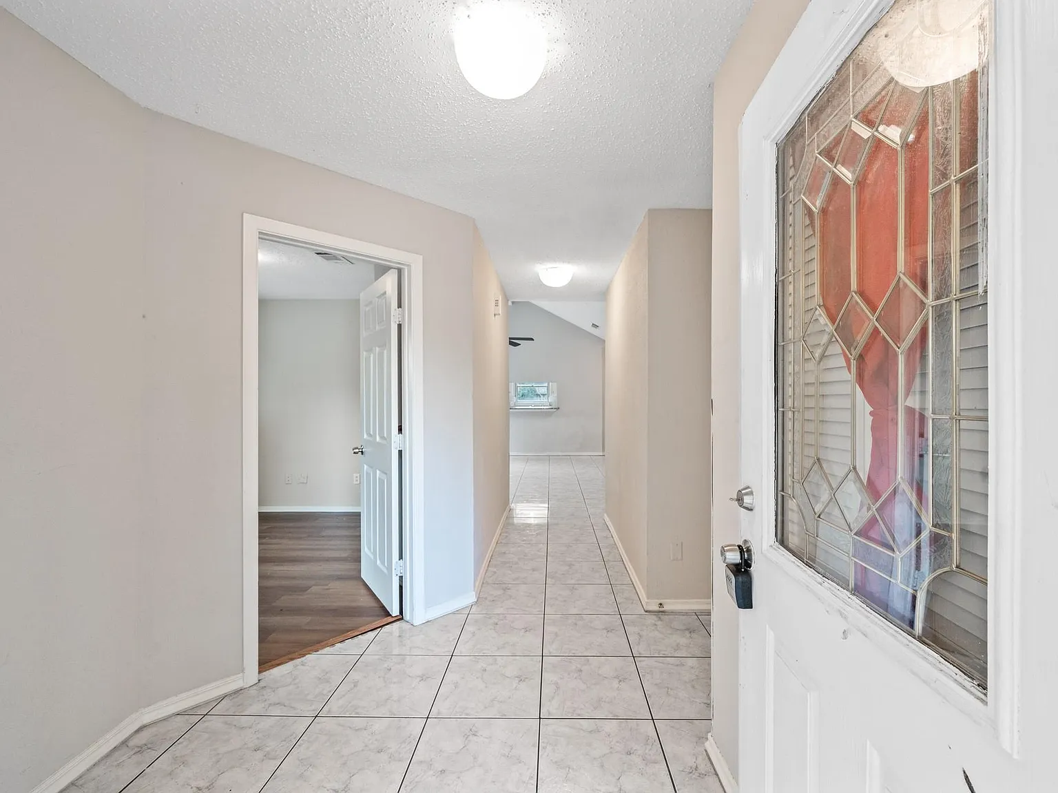 3 bed, 2.0 bath, 1225 sqft, $1,800 — Photo 4