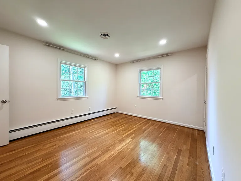 7529 Cayuga Ave — Photo 24