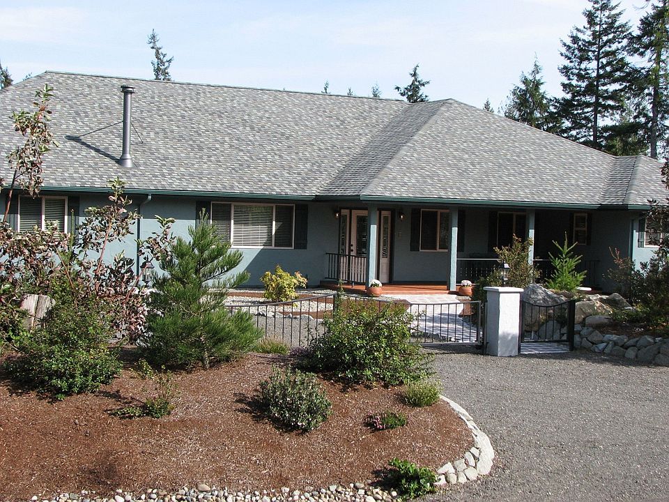 Automatic Gated entry welcomes you home.