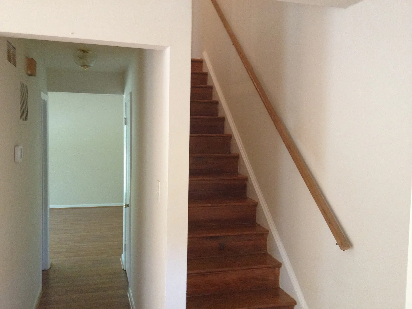 4 Bedroom Townhouse - Chesterfield — Photo 4