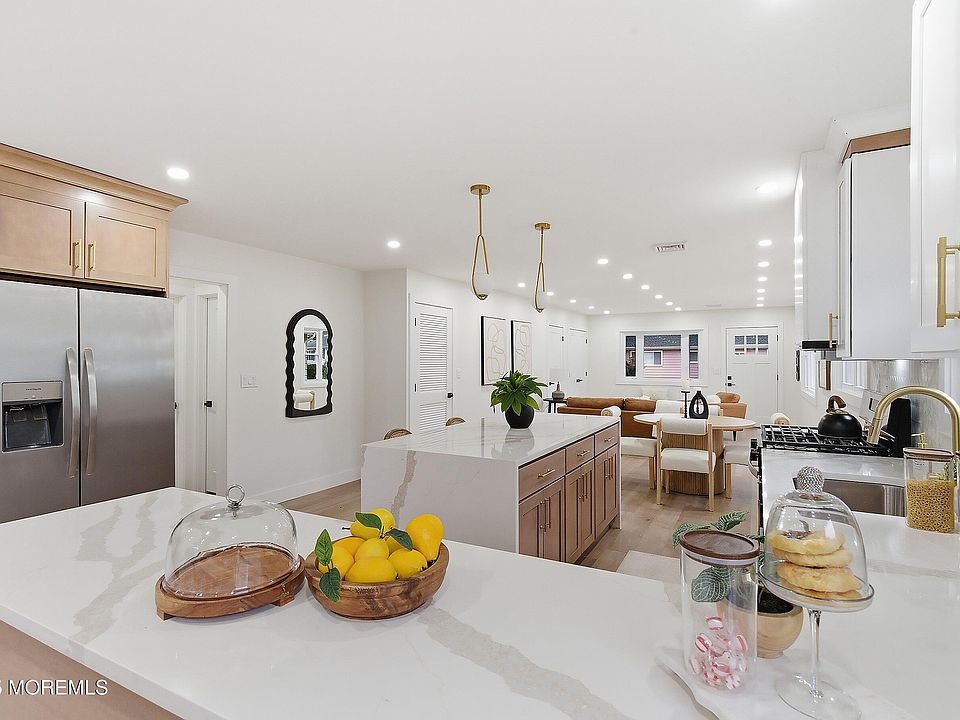 1st image of 178 Charlotteville Drive S