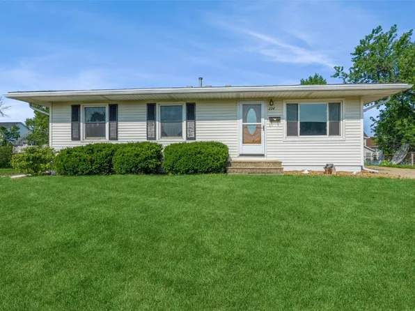 224 Atwood Dr SW, Cedar Rapids, IA 52404