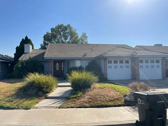 566 N Fir Way — Photo 1