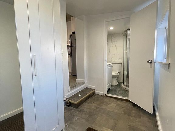 5th image of 558 Van Cortlandt Park Ave #1