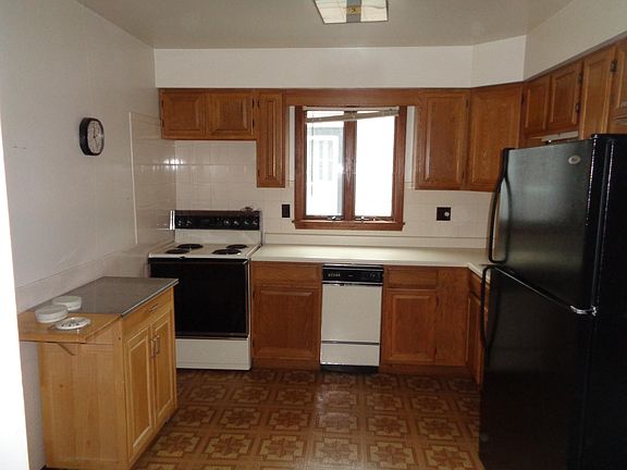 3rd image of 20 Crestwood Ave