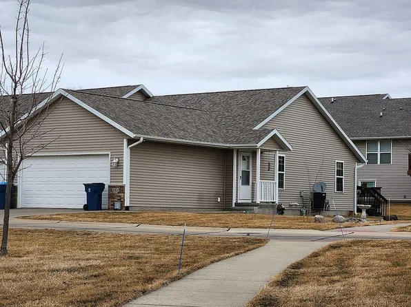 246 Whirlaway Ln, Fairfax, IA 52228