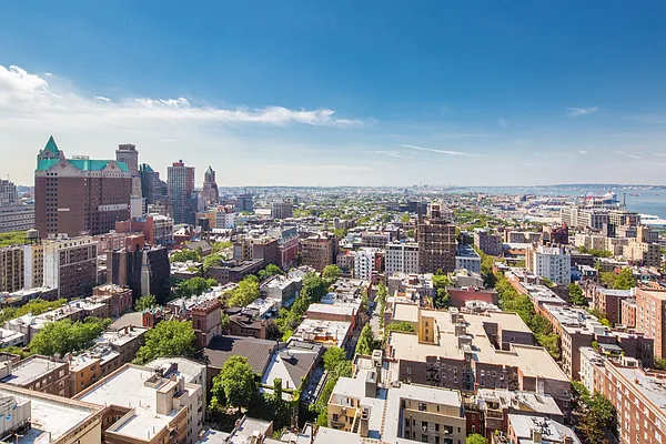 Sold by Tabak Real Estate | media 18