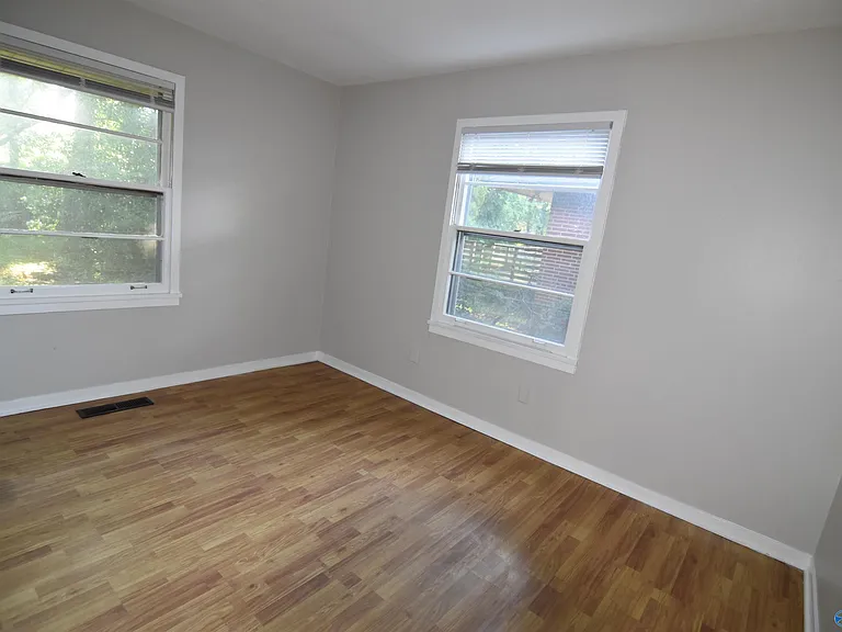 411 Ewing Dr — Photo 13