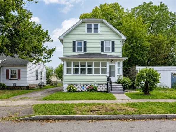 19 Traver Cir, Rochester, NY 14609