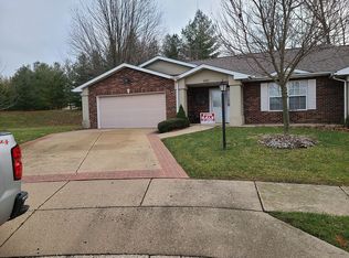 6900 N Flagstone Ct, Peoria, IL 61615