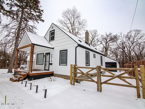 3rd image of 3013 Glencairn Ave