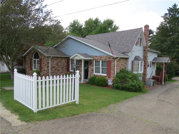 240 Park Ave SE, Carrollton, OH 44615