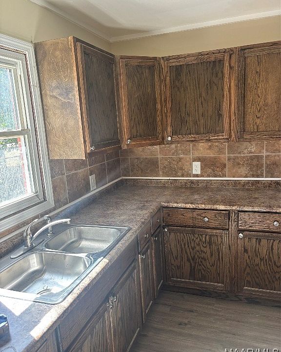 2nd image of 2527 Clower St