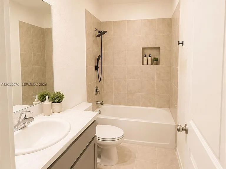437 NE 13th St — Photo 14