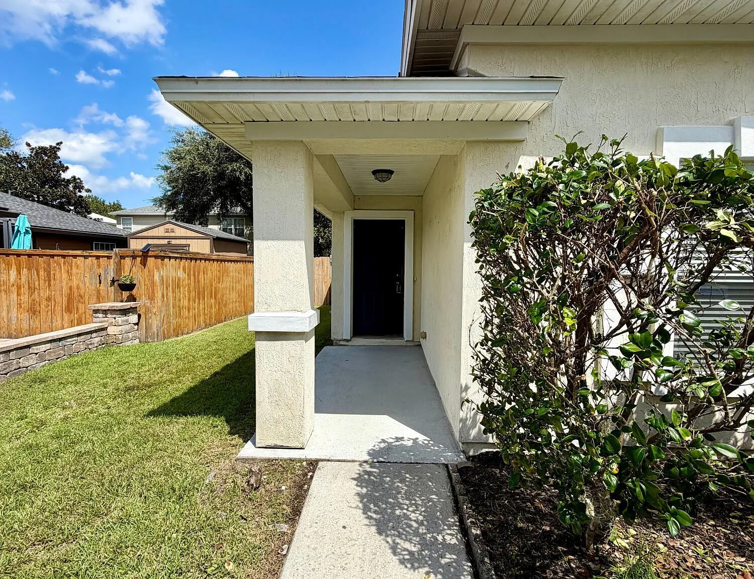 3 bed, 2.0 bath, 1591 sqft, $2,200 — Photo 3