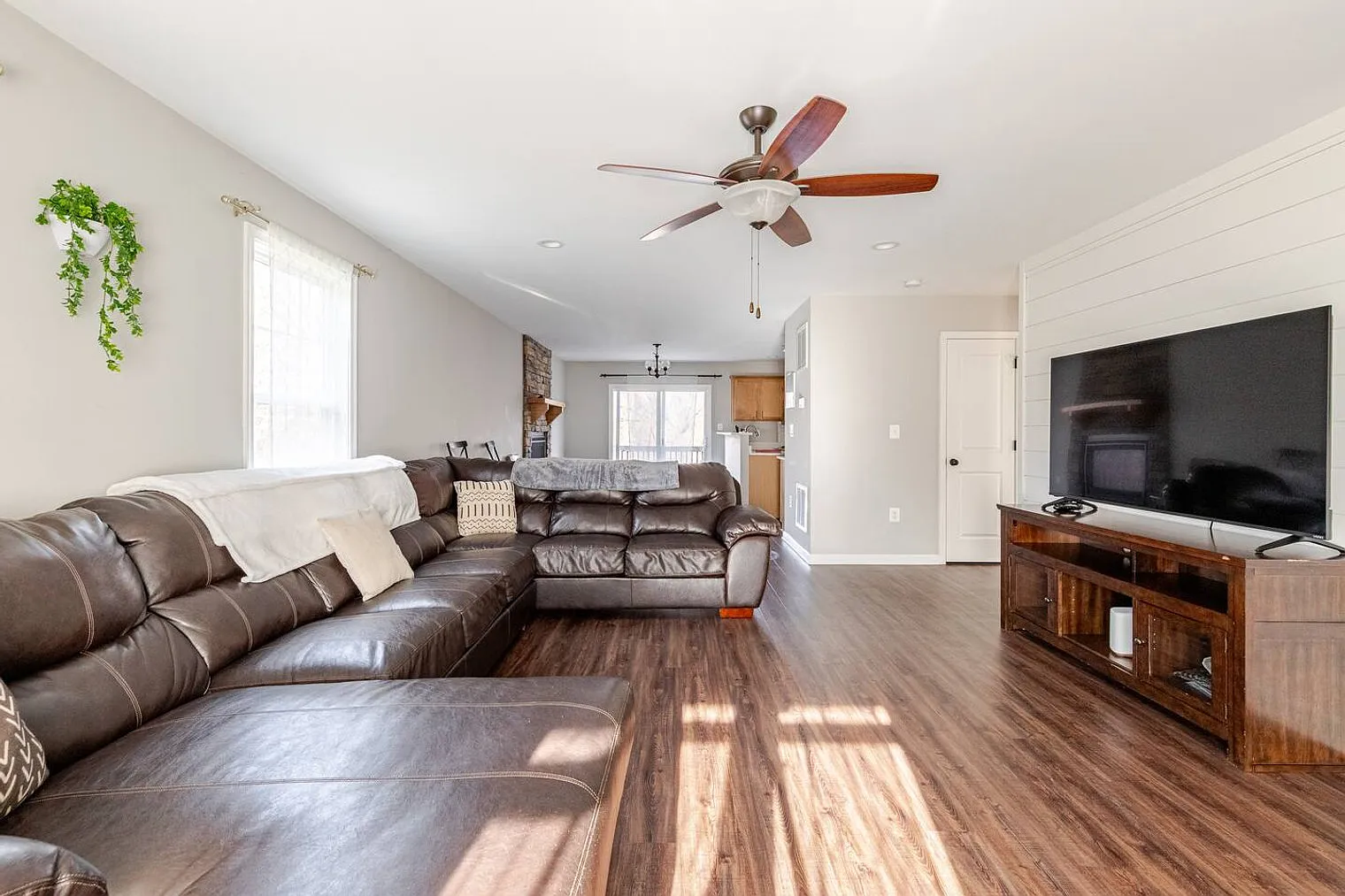 4 bed, 3.0 bath, 2389 sqft, $3,518 — Photo 3