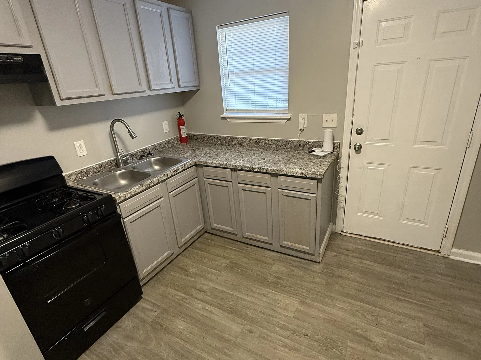1425 Joseph E Boone - 201 — Photo 2