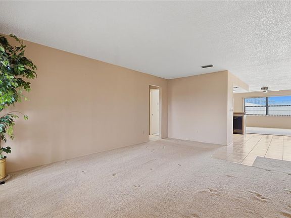 4th image of 12156 Meadowbrook Ln