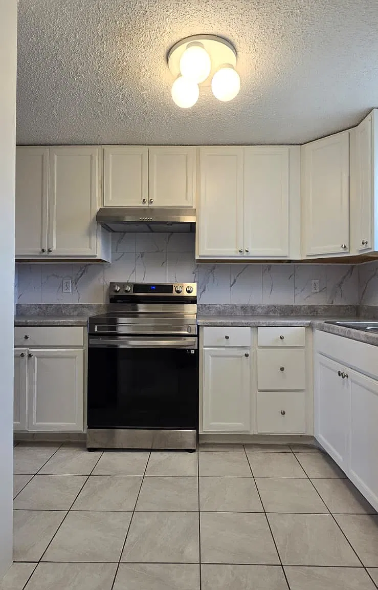 2 bed, 792 sqft, $1,425 — Photo 2