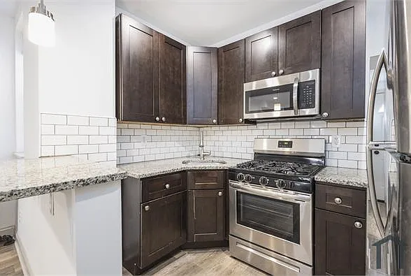 137 N Hobart St — Photo 5