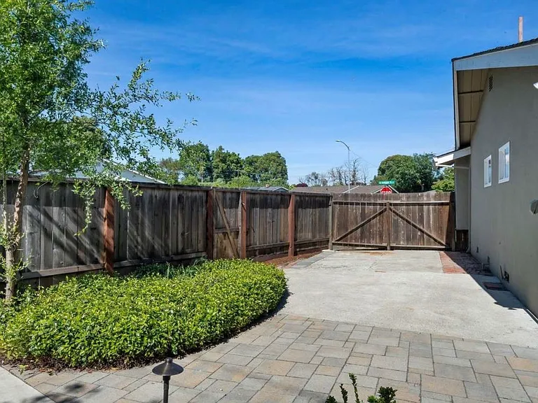 8796 Bandon Dr — Photo 29