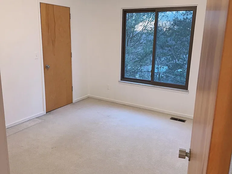 4 Southwick Ct — Photo 17