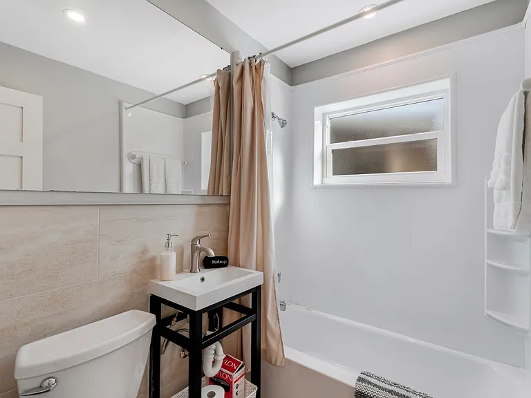 3190 NE 13th Ave — Photo 19