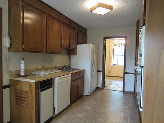 4th image of 101 Westwood Dr
