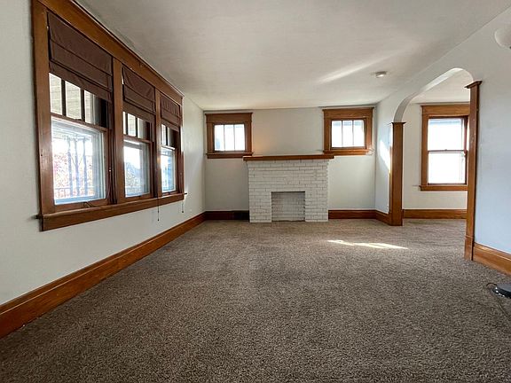 3rd image of 85 Washington Ave