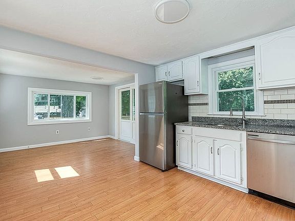 5th image of 122 Ewing Dr