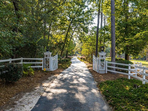 4th image of 877 W Five Notch Road