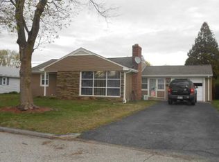 83 Weeden Ave, Rumford, RI 02916
